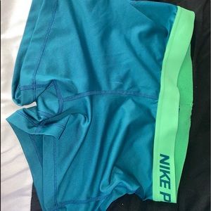 Women’s nike pros